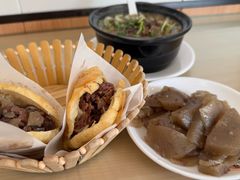 -闫家驴肉老店(华电一校店)