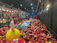 -嘿哟动霸CHUA·新潮玩运动娱乐中心·蹦床滑冰团建乐园