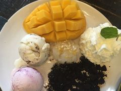 -莓园冰淇淋店