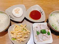 -亮亮面馆(经六路店)