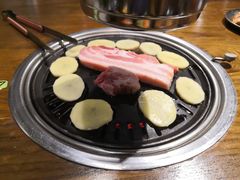 厚切猪肉-·缸桶屋·韩式牛肋条自助烤肉(西湖D11店)