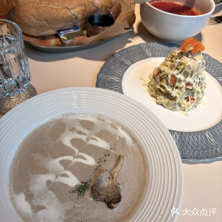 哈尔滨 |中央大街穿越百年的俄式复古餐厅~