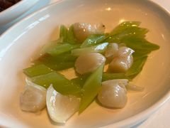 西芹百合炒鲜贝-金鹰国际酒店·满园春中餐厅