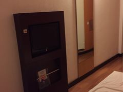 -宜必思酒店(青岛五四广场宁夏路地铁站店)