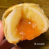 2.6r一个蛋黄流心酥，有点偏甜