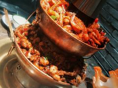 -沪小二炭火蛙锅(淮海中路美食不夜城店)