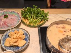 -尚尚仙·酸汤猪手·猪肚鸡火锅(华联万柳购物中心店)