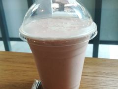 草莓奶昔-HELLO 27 意面·沙拉·帕尼尼