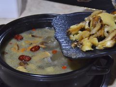 野生菌土鸡锅-蘑统田下·野生菌火锅