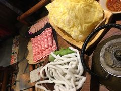 -老牌坊云南鱼豆花火锅(爱建店)