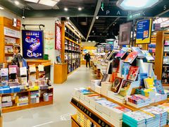 -西西弗书店&矢量咖啡(凯德晶萃广场店)