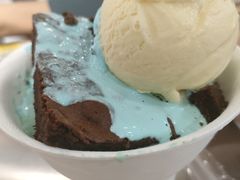 薄荷黑巧布朗尼白雪冰-满记甜品(巴黎春天宝山店)