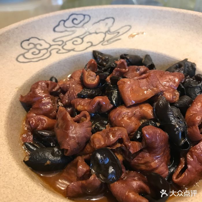 沁韵茸隐家宴木耳烧大肠图片