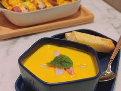 蟹肉南瓜浓汤配黄金吐司-马兰卡西式简餐(新汇大融城店)