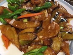 地三鲜-东北哈尔滨酱骨头馆房掌柜铁锅炖