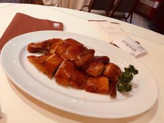 玻璃脆皮妙龄乳鸽-利苑酒家(华熙国际店)