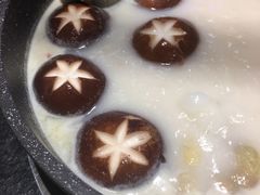香菇-煲宫猪肚鸡(昆山金鹰国际购物中心店)