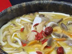 -南渝食府.墨脱石锅松茸鸡