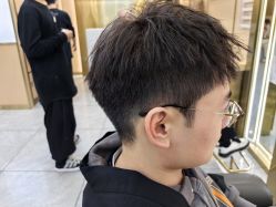 -一東造型烫发染发