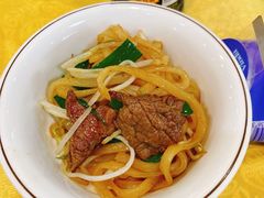 牛肉炒河粉-濠轩阁特色生蚝火锅(水湾路店)