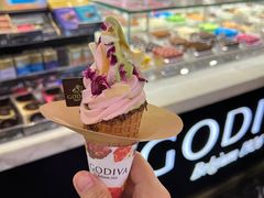 草莓抹茶冰激凌-GODIVA(五角场万达广场店)