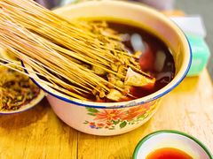 -拈签一笑黄牛肉辣卤串串