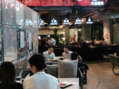 门面-何师烧烤·香辣蟹·川菜·30年老品牌(太古里旗舰店)