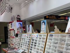-美式眼镜·授权蔡司.依视路.尼康.豪雅.明月(人民广场店)