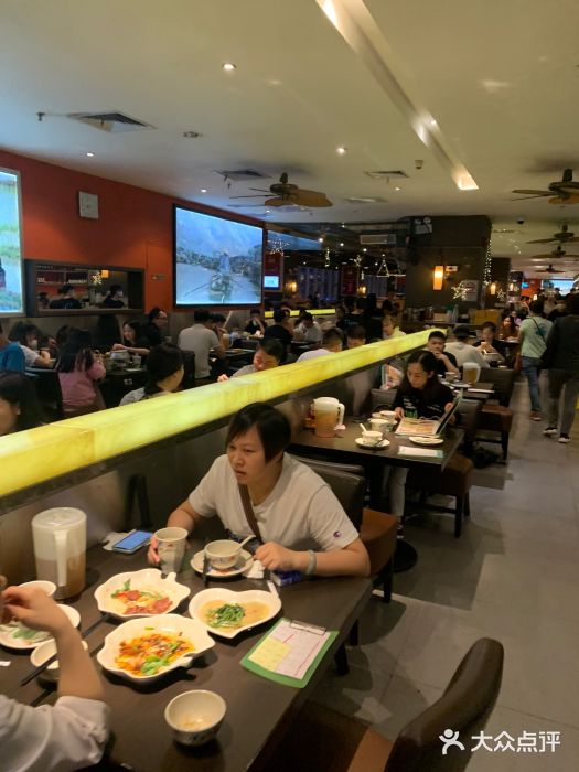大头虾越式风味餐厅(光明广场店)大堂图片