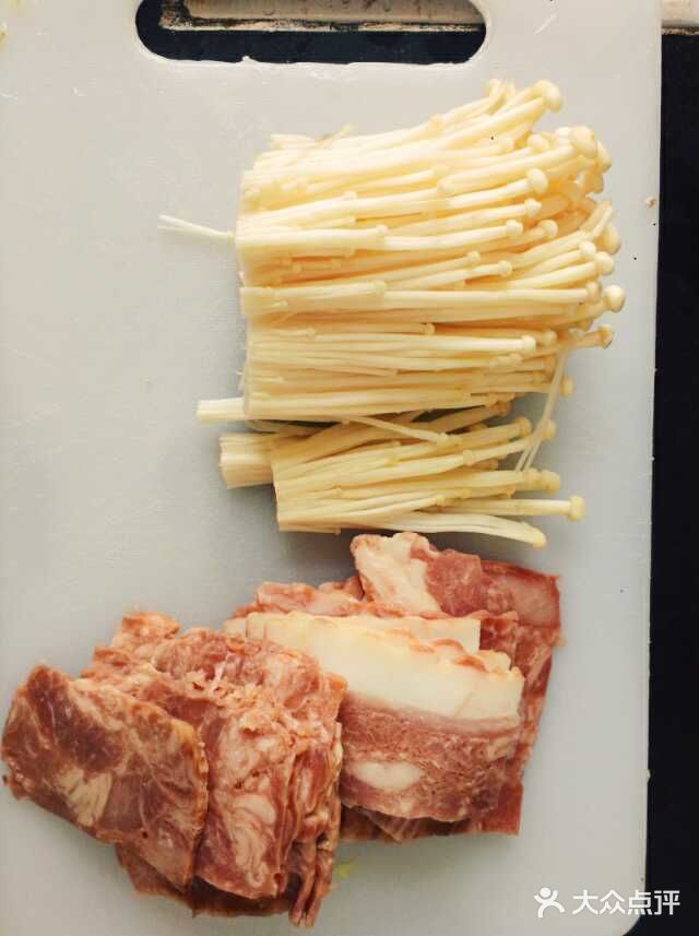 颜值担当的下饭菜！DIY金针菇培根卷