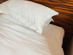 -卡罗酒店(东门晒布地铁站店)