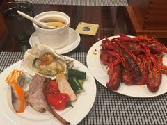 -广州万富希尔顿酒店·感趣自助餐厅·金秋蟹宴生蚝海鲜刺身