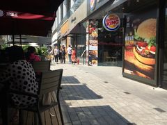 -绿地缤纷城-停车场