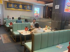 -阿瓦山寨·湘菜现炒·剁椒鱼头王(咸阳总店)
