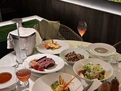 -MONICH牛排融合餐厅(和义大道购物中心店)