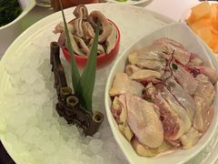 -洪氏嗨捞·广东猪肚鸡·椰子鸡火锅(西咸万象城店)