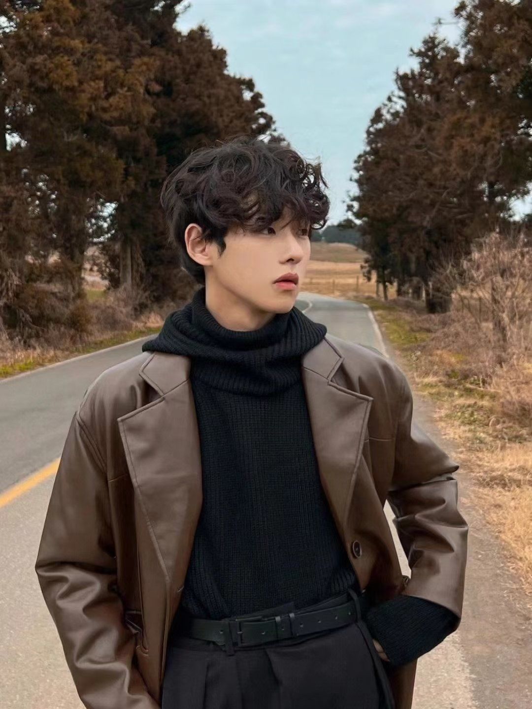 男士鹅蛋脸发型 男士中分发型
💫💫💫精致男士气垫烫设计