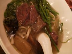 -晶华冠军牛肉面坊