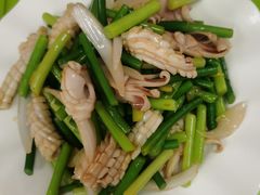 蒜芯炒鲜鱿-东升饭店(员村三横路店)