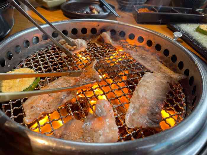 岚山·日式烤肉料理(航空路店)-"第一感觉是座位逼仄,想换座位四处