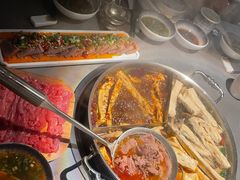 -伴山牛贵州黄牛肉火锅·苗疆非遗艺术餐厅(上海首店)