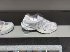-SALOMON萨洛蒙(长沙国金街店)
