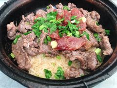 牛肉腊肠煲仔饭-容里煲仔饭(利丰北路店)