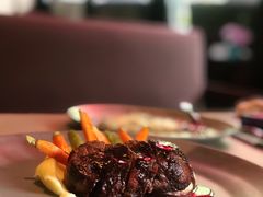 炙烤牛柳配土豆泥及蔬菜-Carbon莫卡哆·意大利复古集市餐厅(杭州大厦店)