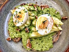 牛油果煮蛋吐司-RAC BAR(安福路店)