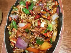 -老滇山寨•云南特色菜•地方菜•民族风情歌舞表演(金碧店)