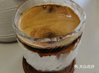 为着"春梦"的窗花而来，正好天气很热，咖啡和饮品大多