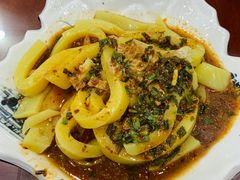 酸辣酿皮-撒拉人家.酸菜牦牛肉火锅