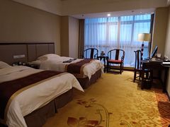 -乌兰湖畔草坪轻奢营地