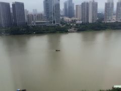 面向东江-惠州康帝国际酒店